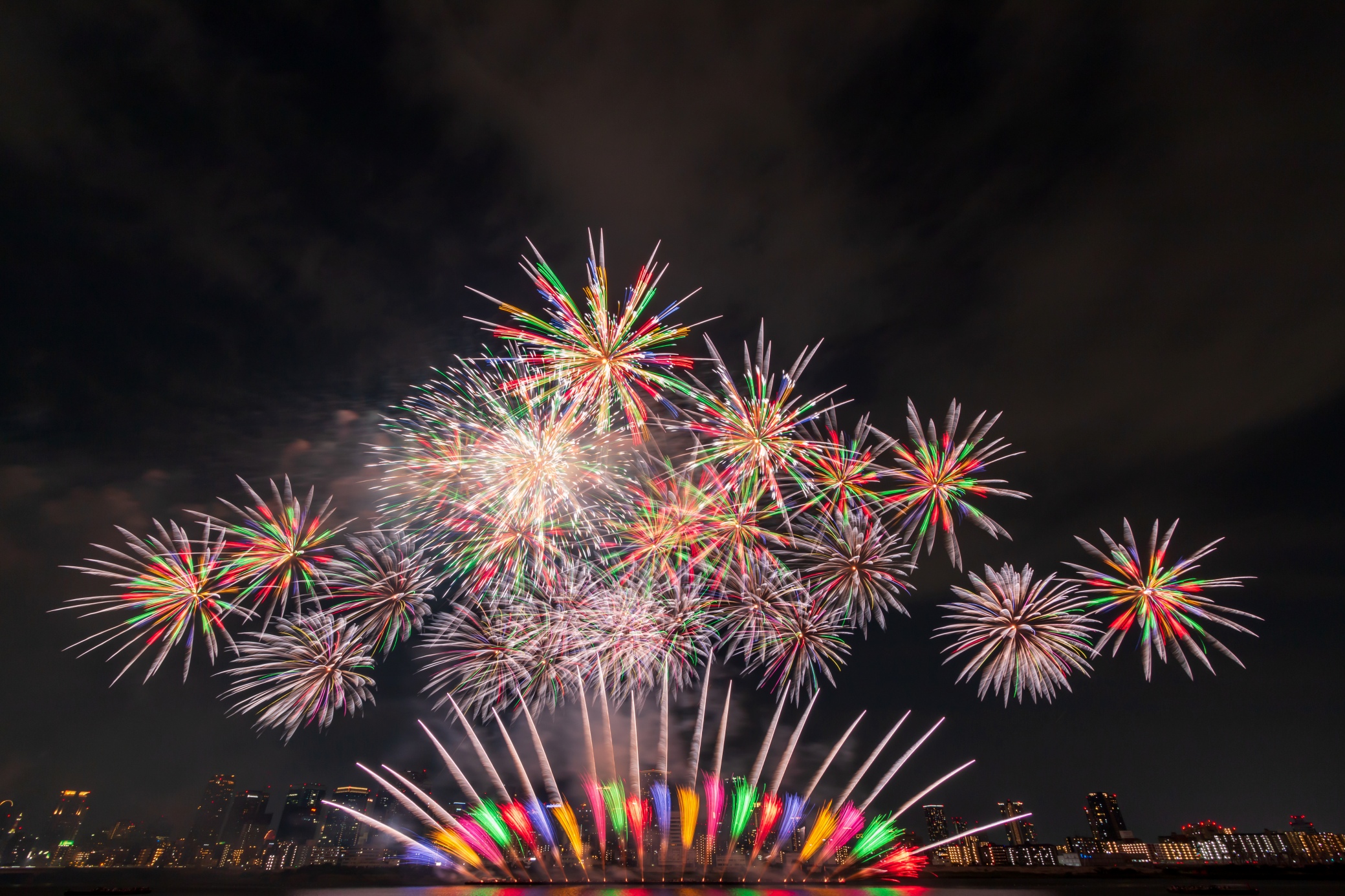 10/18（土）	第37回 なにわ淀川花火大会