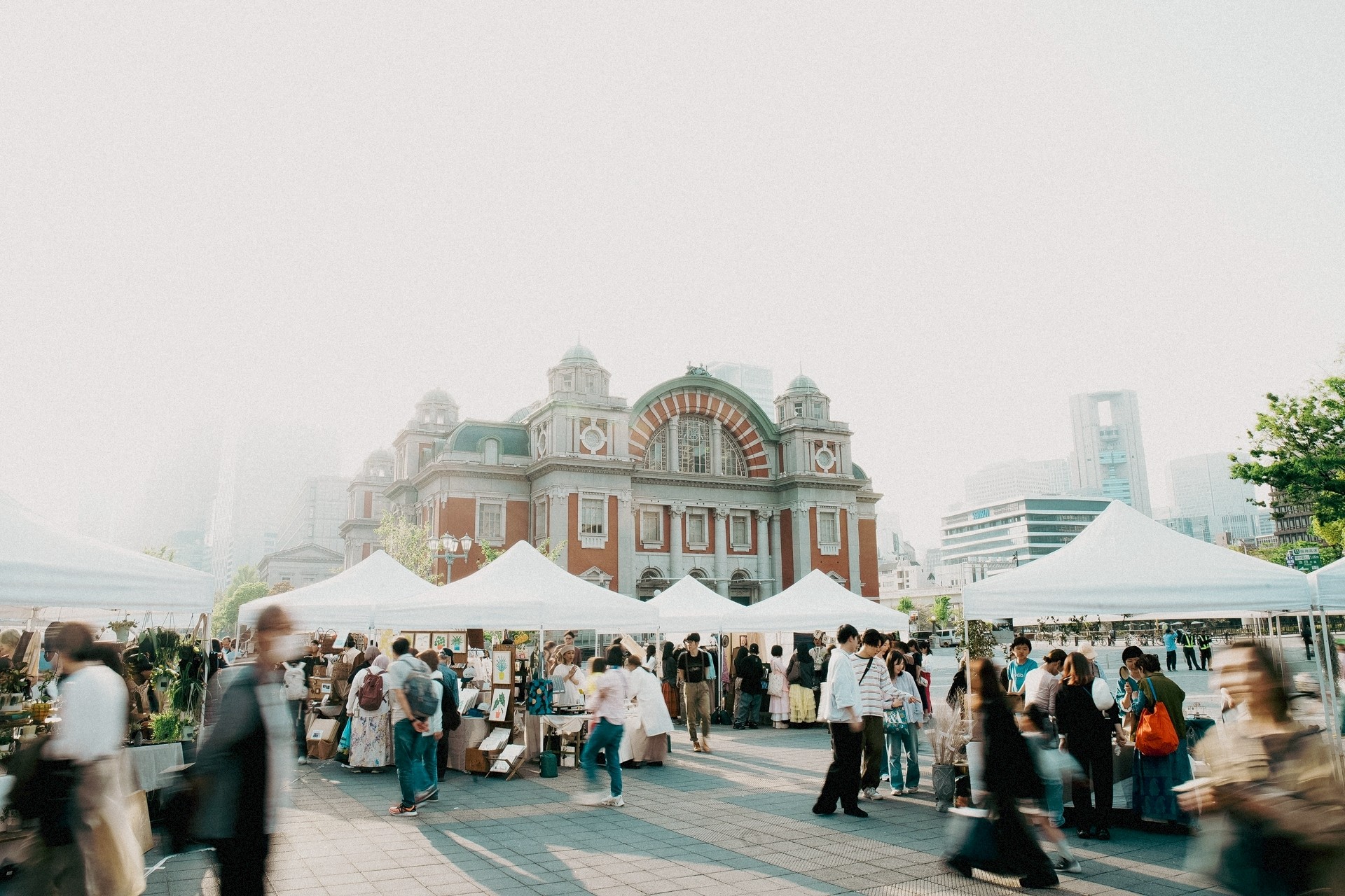 10/11（土）～13（月・祝）	第16回 北浜蚤の市