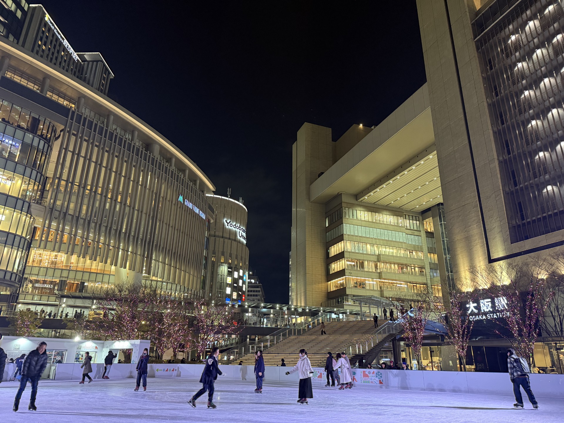 11/22（土）～2026/2/23（月・祝）	ラグザス presents ウメダ★アイスリンク つるんつるん